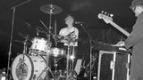 Der Ideal-Schlagzeuger starb am 27. Februar im Alter von 68 Jahren in Berlin. Als "Hansi" hatte er mit der Band Ideal ("Blaue Augen", "Berlin") riesige Erfolge in Zeiten der Neuen Deutschen Welle gefeiert. Die 1980 gegründete Band um Sängerin Annette Humpe, den bereits 2007 gestorbenen Frank Jürgen Krüger und den Bassisten Ernst Ulrich Deuker existierte bis 1983. Beim Ideal-Song "Schöne Frau mit Geld" von 1982 war Behrendt als Sänger zu hören. Vor Ideal spielte Behrendt auch mit Volker Kriegels Mild Maniac Orchestra und den Neonbabies. Dort traf er auf Humpe und Krüger. Nach Auflösung der gemeinsamen Band beteiligte sich Behrendt an einzelnen Projekten, zog sich dann aber mehr und mehr aus dem Musikbetrieb zurück in ein bürgerliches Leben als Bauunternehmer. Humpe bezeichnete Behrendt im RBB-Sender Radioeins als "sehr engen Vertrauten". Sie erinnerte daran, "was für ein hervorragender Schlagzeuger Hansi Behrendt war", der "wie damals niemand Schlagzeug gespielt hat". Behrendt habe "sehr perkussiv gespielt, irrsinnig gegroovt und ein Timing gehabt, was die wenigsten Schlagzeuger haben". Das habe sie danach selten wieder bekommen.