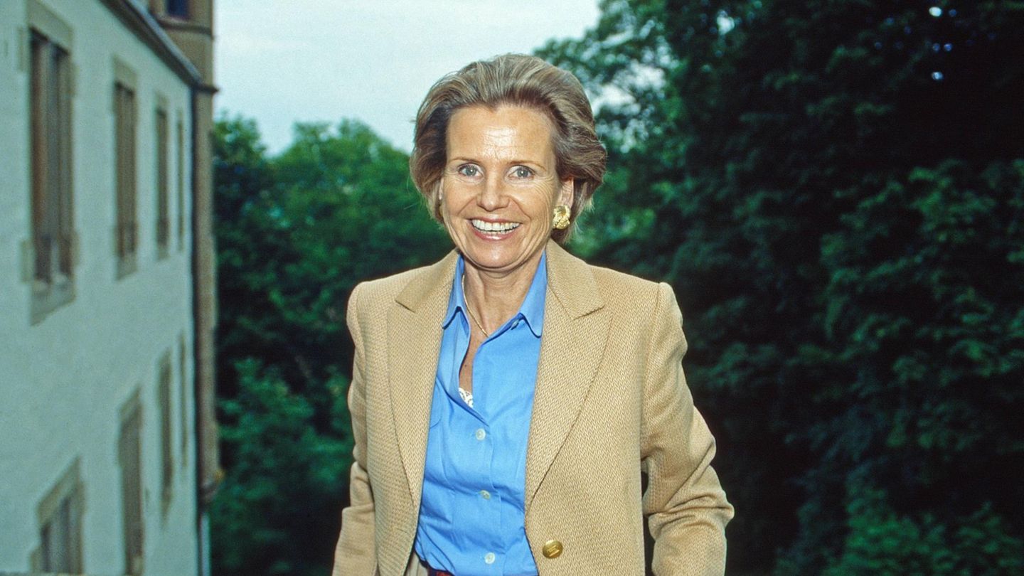 Alexandra Freifrau von Berlichingen Die Witwe des früheren Bundespräsidenten Roman Herzog und langjährige Geschäftsführerin der Burgfestspiele Jagsthausen starb am 1. März im Alter von 82 Jahren. Von Berlichingen hatte nach dem Tod ihres ersten Manns Götz Freiherr von Berlichingen 1994 seine Nachfolge bei den Burgfestspielen in der Nähe von Heilbronn angetreten. Im Jahr 2001 heiratete sie in zweiter Ehe den früheren Bundespräsidenten Herzog, dessen erste Frau ein Jahr zuvor gestorben war. Herzog starb im Jahr 2017.