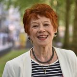 Mit einer Hauptrolle in der Komödie "Die spanische Fliege" am Millowitsch-Theater legte die Kölnerin 1958 den Grundstein für eine erfolgreiche Bühnenkarriere. Durch die zahlreichen TV-Aufzeichnungen aus dem Millowitsch-Theater erlangte sie bundesweit Prominenz. Die Fernsehübertragungen dieser rheinischen Schwänke erreichten in der Nachkriegszeit Einschaltquoten von bis zu 85 Prozent. Krekel spielte später auch in vielen TV-Produktionen mit, etwa in der WDR-Serie "Die Anrheiner", der RTL-Reihe "Sylter Geschichten" oder dem ARD-"Tatort". In Köln zählte Krekel zu den erfolgreichsten Sängerinnen in rheinischer Mundart, ihre beliebten Schlager wie "Ne Besuch im Zoo" und "Mir schenke der Ahl e paar Blömcher" wurden Karnevalsklassiker. Krekel war zudem jahrelang als Hörspielsprecherin sehr präsent, unter anderem in der bekannten "Paul Temple"-Krimireihe. Krekel lebte in Köln und war die Ehefrau des Schauspielers Ernst Hilbich. Am 11. April starb sie im Alter von 81 Jahren.