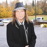 Als Rotlicht-Größe erlangte "Der schöne Klaus" in den 1980ern Berühmtheit. Er war Gründer und Anführer der "Nutella-Bande", einer Gruppe von Zuhältern auf St. Pauli. Er mietete unter anderem Etablissements im Eros-Center und ließ bis zu 15 Frauen für sich anschaffen. Dabei schreckte er auch nicht davor zurück, sich mit konkurrierenden Luden anzulegen. Als das Geschäft auch wegen der Aidskrise nicht mehr so gut lief, mischte die Bande auch beim Drogenhandel mit. Später stieg Barkowsky aus dem Milieu aus, arbeitete als Künstler, stürzte aber auch immer wieder gnadenlos ab. Um den Zuhälter ranken sich zahlreiche Legenden. So soll er auch den Namen "Lamborghini-Klaus" getragen haben, nachdem er zu Beginn der 1970er Jahre mit seinem ersten Auto, einer Corvette, von einem Porsche 911 überholt worden war. Daraufhin wollte er ein Auto, mit dem er nie wieder überholt werden könne. 1989 erhielt er eine Haftstrafe, nachdem er ein Messerwerfen veranstaltet hatte, bei dem eine Klinge eine 21-Jährige in den Rücken traf. In einer Kneipe wurde er von einem Zuhälter des Falschspiels bezichtigt und angeschossen. Später kämpfte er mit Alkoholproblemen und war regelmäßig in der Hamburger Szenekneipe "Elbschlosskeller" anzutreffen. Am 25. April beging er im Alter von 69 Jahren Suizid.