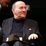 Der querschnittsgelähmte französische Geschäftsmann starb am 1. Juni im Alter von 72 Jahren. Einem Millionenpublikum wurde er bekannt durch den Film "Ziemlich beste Freunde", in dem sein Schicksal verfilmt wurde. Der nach einem Gleitschirmunfall 1993 vom Hals an abwärts gelähmte Franzose hatte den damals 20-jährigen, frisch aus dem Gefängnis entlassenen Franzosen algerischen Ursprungs Abdel Sellou als Pfleger engagiert. Bis zu seinem Unfall war er Geschäftsführer des Champagnerhauses Pommery.