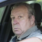 Er galt in seiner Profi-Laufbahn galt er als knallharter Abwehrspieler. Er wurde daher "Eisenfuß" genannt. Der am 10. September 1943 geborene Höttges war 1964 von Borussia Mönchengladbach zu Werder gewechselt. Ein Jahr später wurde er deutscher Meister mit den Hanseaten, 1966 Bundesliga-Vierter und 1968 Vizemeister.Bis zum Ende seiner Profi-Karriere 1978 absolvierte er 420 Bundesliga-Spiele für die Bremer und erzielte 55 Tore. "Mit mir steigt Werder nicht ab", sagte der Bremer Ehrenspielführer einmal und hielt Wort. Erst nach seinem Rücktritt mussten die Bremer 1980 in die 2. Bundesliga runter. Sein erstes Länderspiel bestritt Höttges im März 1965 gegen Italien. Insgesamt kam er bis 1974 auf 66 Länderspiele. Vor dem WM-Titel 1974 im eigenen Land wurde er 1966 noch Vizeweltmeister in England und 1970 Dritter bei der WM in Mexiko. Dazu kam der EM-Titel mit der legendären Mannschaft um Franz Beckenbauer, Gerd Müller und Günter Netzer. Im vergangenen Dezember wurde im deutschen Fußballmuseum in Dortmund eine Sammlung persönlicher Gegenstände von Höttges versteigert. Der Erlös von 148 000 Euro kam wohltätigen Zwecken zugute. Höttges starb am 22. Juni in einer Seniorenresidenz. Er wurde 79 Jahre alt.