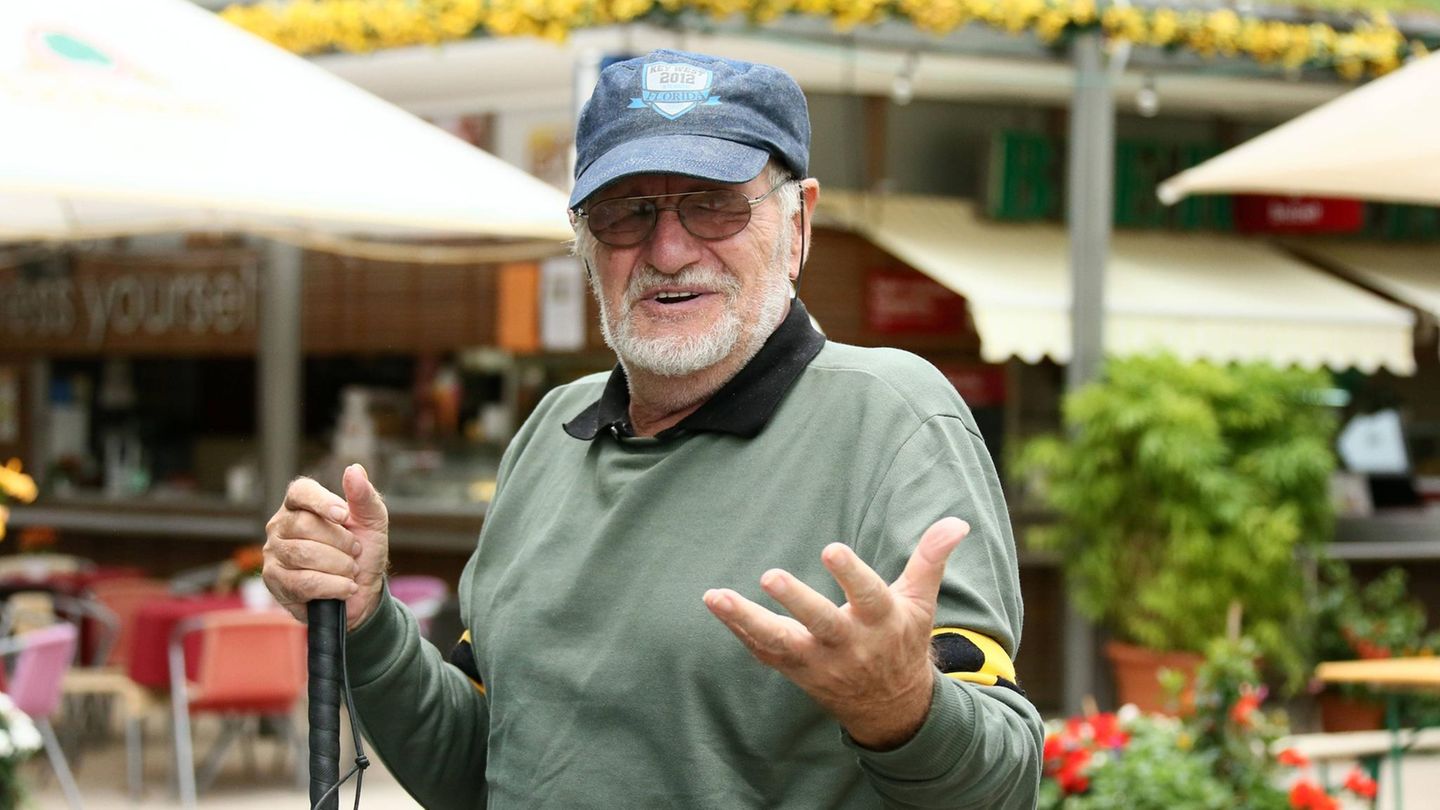 2010 wurde Dietrich Wagner bei einer Demonstration gegen das Bahnprojekt Stuttgart 21 schwer an den Augen verletzt. Er war das Gesicht des Widerstands gegen das umstrittene Milliarden-Projekt. Der Ingenieur hatte bei einer Demonstration dagegen aus kurzer Entfernung den Strahl eines Wasserwerfers ins Gesicht bekommen und war seitdem fast blind. Ein Foto, das zeigte, wie er mit blutenden Augen von zwei Mitdemonstranten gestützt wird, ging um die Welt. Der "Schwarze Donnerstag" war der Höhepunkt des Konflikts um das Bahnprojekt Stuttgart 21. Zum Bahnprojekt Stuttgart 21 gehört der Tiefbahnhof in der Stuttgarter City samt unterirdischer Anbindung an den Flughafen und die Schnellbahnstrecke nach Ulm. Die Kosten belaufen sich auf rund 9,15 Milliarden Euro. Nach dieser Zäsur folgte der historische Wahlsieg der Grünen unter Winfried Kretschmann im März 2011 – nach mehr als 50 Jahren CDU-Vorherrschaft. Kretschmann entschuldigte sich bei den Opfern, von denen einige – wie Wagner – Entschädigungen zugesprochen bekamen. Wagner starb am 28. Juni im Alter von 79 Jahren.