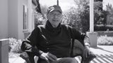 Der US-Schauspieler Alan Arkin, der für seine Rolle in dem Erfolgsfilm "Little Miss Sunshine" mit einem Oscar als bester Nebendarsteller ausgezeichnet wurde, starb im Alter von 89 Jahren am 29. Juni. Der 1934 in New York geborene Arkin wollte nach der Schule eigentlich Musiker werden und feierte auch erste Erfolge, wandte sich aber dann doch der Schauspielerei zu und bekam Rollen am Theater und in Filmen. Unter anderem spielte er in "Warte, bis es dunkel ist", "Das Herz ist ein einsamer Jäger" und "Catch-22 – Der böse Trick" mit. Zudem arbeitete Arkin auch als Regisseur und Kinderbuchautor.