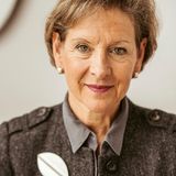 Marion Dammann, 63, Landrätin, schrieb Brandbriefe       "Im Sommer schrieb ich mit Oberbürgermeistern und Landräten aus Südbaden einen Brief an das Land, um auf unsere zugespitzte Lage aufmerksam zu machen. Im September verfasste ich einen weiteren Brandbrief an die Kommunen, denn die Situation wurde immer herausfordernder. Wir besitzen als Landkreis keine eigenen Flächen und haben kaum noch Puffer. Wir haben dieses Jahr etwa 2000 Geflüchtete aufgenommen, Einzelreisende und Familien, und wegen unserer Grenznähe ebenso viele unbegleitete Minderjährige. Gerade bei Letzteren weiß keiner, wie viele morgen vor unserer Tür stehen. Wir mussten deshalb vorsorglich Zelte für unbegleitete Kinder und Jugendliche aufstellen, doch spätestens bei Minusgraden braucht es feste Unterkünfte. Schnelle Lösungen sind gefragt. Aber wir brauchen für unsere Planungen einen zeitlichen Vorlauf. Für Wohncontainer beispielsweise ist eine Baugenehmigung nötig, die kostet Zeit. Wir versuchen, möglichst keine Hallen in Anspruch zu nehmen, die Schulen und Vereine nutzen. Es wird immer schwerer, noch etwas zu finden, ohne in das soziale Leben der Gemeinden einzugreifen. Leerstehende Gebäude zu beschlagnahmen, wäre die Ultima Ratio. Wann geht nichts mehr? Ich kann keine absolute Zahl und kein Datum nennen, aber wir laufen auf den Zeitpunkt zu, wo wir keinerlei Flächen zur Unterbringung mehr haben.   Die Lösung kann deshalb nicht allein auf der Ebene der Landkreise und Kommunen liegen. Besser wäre beispielsweise eine zentrale Einrichtung des Landes, die unbegleitete Minderjährige auf Landkreise und Gemeinden verteilt und weitere Maßnahmen, um die übrigen Flüchtlingszugänge zu steuern.   Vor dem Bau jeder Unterkunft veranstalten wir einen Informationsabend. Ich mache das gern, weil ich dann die Sorgen der Menschen besser verstehe und sich manche Vorbehalte gleich entschärfen lassen.   Natürlich bin auch ich manchmal wütend oder verzweifelt. In der Sache kommt man mit Emotionen aber nicht weiter. Mir hilft mein Glaube, der Glaube an das Gute im Menschen. Es wird mir viel abverlangt, aber ich empfange auch viel, das motiviert mich." 