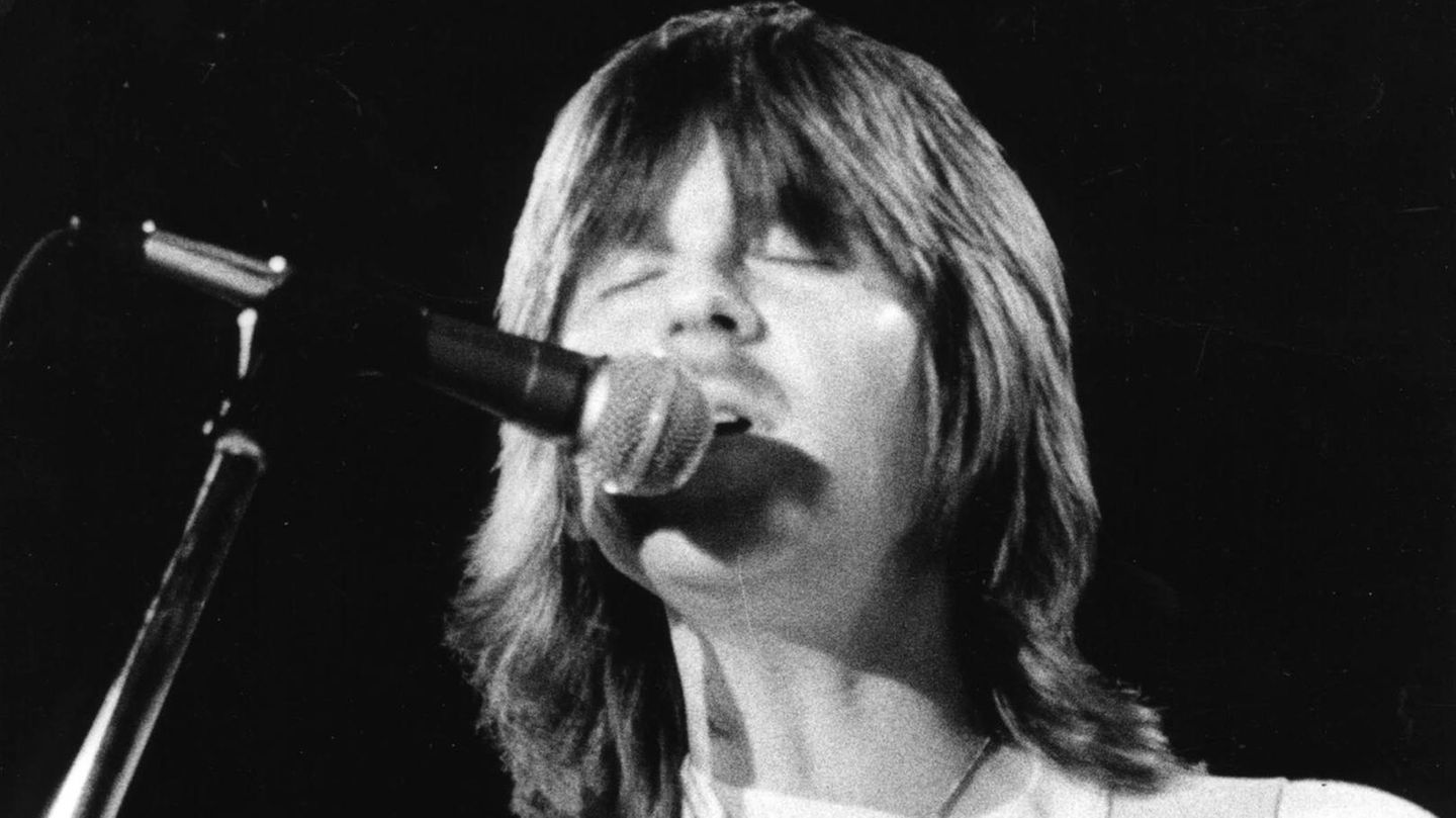 Der Bassist, Sänger und Mitbegründer der US-Rockband Eagles ("Hotel California») starb am 26. Juli in Los Angeles im Alter von 77 Jahren. Als Todesursache galten Komplikationen in Verbindung mit einer chronisch obstruktiven Lungenerkrankung. Meisner hatte 1971 zusammen mit Glenn Frey (Gitarre), Don Henley (Schlagzeug) und Bernie Leadon (Gitarre) die Eagles gegründet. Er gehörte der Gruppe bis 1977 an. Er wirkte an den Alben "Eagles" (1972), "Desperado" (1973), "On the Border" (1974), "One of these Nights" (1975) und "Hotel California" (1976) mit. 1998 wurde Meisner mit den Eagles in die Rock and Roll Hall of Fame – eine Ruhmeshalle für einflussreiche Rock'n'Roll-Musiker – aufgenommen.
