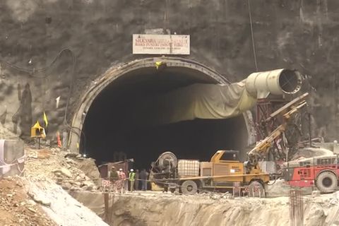 Video: Indien: Rettung von verschütteten Bauarbeitern geht nur langsam voran