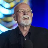 Der 1936 in Kenia als Sohn englischer Eltern geborene Whittaker schlug Anfang der 1960er Jahre eine Laufbahn als Musiker ein. Richtig Fahrt nahm die Karriere des studierten Zoologen, Meeresbiologen und Biochemikers aber erst Ende des Jahrzehnts auf. Den großen Durchbruch schaffte er 1969 mit der Ballade "Durham Town". Zu seinen größten Hits gehörten unter anderem auch "Albany" und "The Last Farewell". Nachdem es dieser Song 1975 über Umwege ins amerikanische Radio und die US-Top-20 geschafft hatte, wurde er auch in Europa ein Riesenerfolg. In Großbritannien landete er auf Platz 2 der Hitparade, direkt hinter Rod Stewarts "Sailing". Später nahm sogar Elvis Presley "The Last Farewell" auf. Seine treueste Fangemeinde hatte Whittaker in Deutschland. Viele Songs nahm er deshalb mithilfe von Lautschrift in deutscher Sprache auf, wobei er mit den Umlauten zu kämpfen hatte. Häufig war der britische Sänger mit der sanften Baritonstimme auch in der ZDF-Hitparade und in anderen TV-Unterhaltungsshows zu Gast. Whittaker hatte sich schon seit Jahren aus der Öffentlichkeit zurückgezogen und lebte zuletzt mit seiner Frau Natalie in Südfrankreich. Er starb am 13. September im Alter von 87 Jahren.