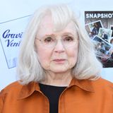 Die US-Amerikanerin, bekannt aus Werken wie der Stephen-King-Verfilmung "Carrie - Des Satans jüngste Tochter", "Gottes vergessene Kinder" und "Haie der Großstadt", starb am 14. Oktober im Alter von 91 Jahren in Los Angeles. Laurie war über viele Jahrzehnte in Kinofilmen und Fernsehserien zu sehen, erstmals 1950 in dem Film "Alter schützt vor Liebe nicht" mit Ronald Reagan. Nach einigen weiteren Rollen legte sie eine längere Pause ein. Laurie war unzufrieden mit den oberflächlichen Frauenrollen, die ihr als junger Frau angeboten wurden. Nach ihrer Rückkehr nach Hollywood übernahm sie zunehmend Charakterrollen. Im Horrorklassiker "Carrie" spielte sie die herrische Mutter der Titelfigur, die einem religiösen Wahn verfallen ist und ihrer Tochter Vorwürfe wegen deren erster Menstruation macht, sie später für eine Hexe hält und in Notwehr umgebracht wird. Ihre erste Oscar-Nominierung erhielt Laurie 1962 als Beste Hauptdarstellerin an der Seite von Paul Newman im Drama "The Hustler" (deutscher Titel: "Haie der Großstadt"), weitere Nominierungen in der Kategorie "Beste Nebendarstellerin" gab es für ihre Rollen im Horrorklassiker "Carrie - Des Satans jüngste Tochter" (1976) von Brian de Palma und das Drama "Gottes vergessene Kinder" von 1986. 1983 spielte sie in der erfolgreichen Mini-Serie "Die Dornenvögel" die Rolle der Anne Mueller. Für ihre Rolle als intrigante Catherine Martell in der Fernsehserie "Twin Peaks" gewann sie 1991 einen Golden Globe Award und sammelte zwei ihrer insgesamt neun Emmy-Nominierungen. Zuletzt war sie 2018 in dem Kriminalfilm "White Boy Rick" mit Matthew McConaughey zu sehen. Die Schauspielerin, die mit bürgerlichem Namen Rosetta Jacobs hieß, war von 1962 bis 1982 mit dem Filmkritiker und Pulitzer-Preisträger Joe Morgenstern verheiratet, ihr gemeinsames Kind Anne Grace wurde 1971 geboren.