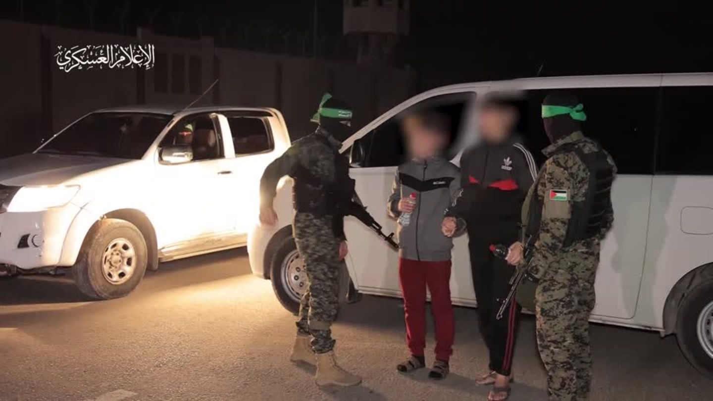 Video: Vierte Gruppe von Geiseln frei