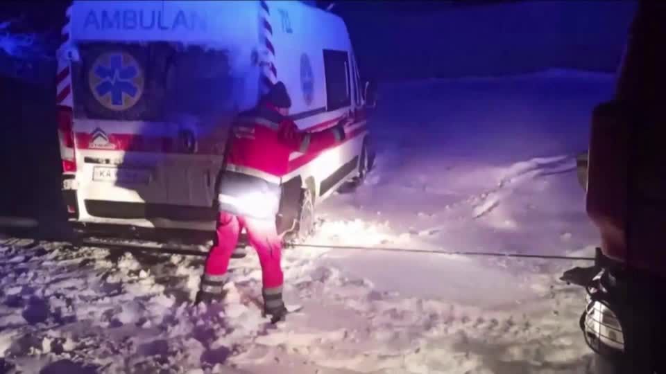 Video: Tote durch heftigen Wintersturm in der Ukraine Video: Tote durch heftigen Wintersturm in der Ukraine
