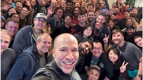 Ein Selfie im Büro mit Greg Brockman ganz vorne