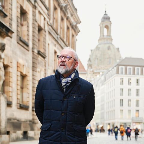 Herfried Münkler vor der Frauenkirche in Dresden
