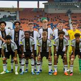 Das Mannschaftsfoto vor dem Achtelfinale gegen die USA: Paris Brunner, David Odugu, Robert Ramsak, Max Moerstedt, Finn Jeltsch, Max Schmitt (obere Reihe v.l.n.r.), Fayssal Harchaoui, Charles Hermann, Maximilian Hennig, Eric da Silva Moreira, Noah Darvich (untere Reihe v.l.n.r.)
