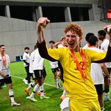 Torwart Konstantin Heide parierte im Elfmeterschießen des WM-Halbfinales zwei Elfer der Argentinier. Heide spielt für die SpVgg Unterhaching und ist normalerweise Ersatztorhüter. Er sprang für den erkrankten Stammkeeper Max Schmitt vom FC Bayern ein, der in dem Turnier ebenfalls einen kräftigen Anteil daran hat, dass die deutsche Nachwuchself glänzt.