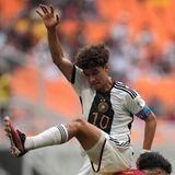 Spielmacher der U17 ist Supertalent Noah Darvich. Im Sommer wechselte der 17-Jährige vom SC Freiburg in die Nachwuchs-Akademie des FC Barcelona, La Masia. Darvich gilt als echter Anführer und ist entsprechend Kapitän der Mannschaft. Auch beim spanischen Spitzenclub erhofft man sich viel von dem Talent. Seine Ausstiegsklausel liegt bei einer Milliarde Euro.