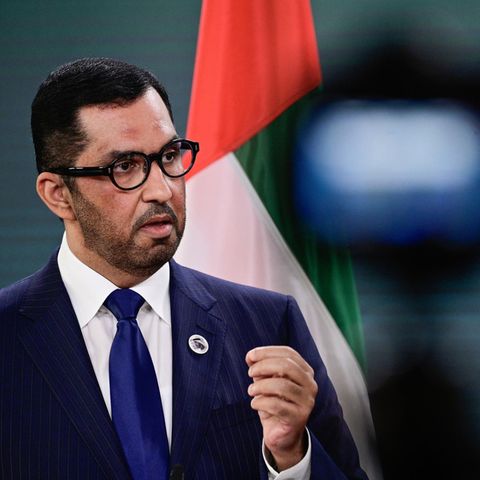 Sultan Ahmad al-Dschaber spricht bei einer Pressekonferenz