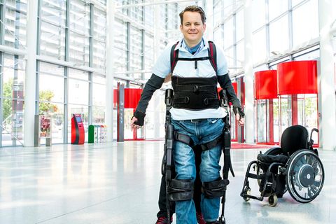 Greogor Demblin im Exoskelett: "Ich hatte völlig vergessen, wie groß ich eigentlich bin!"