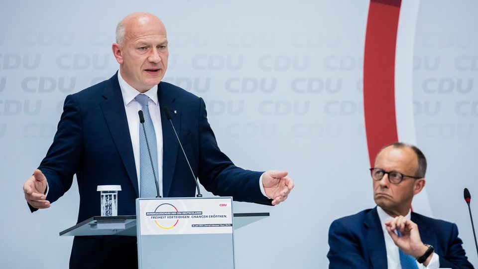 Berlins Regierungschef Wegner, CDU-Chef Merz: Fehde über die Schuldenbremse
