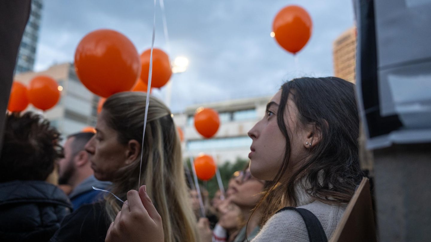 Israel News: Army: Hamas hands over another group of hostages to Red Cross