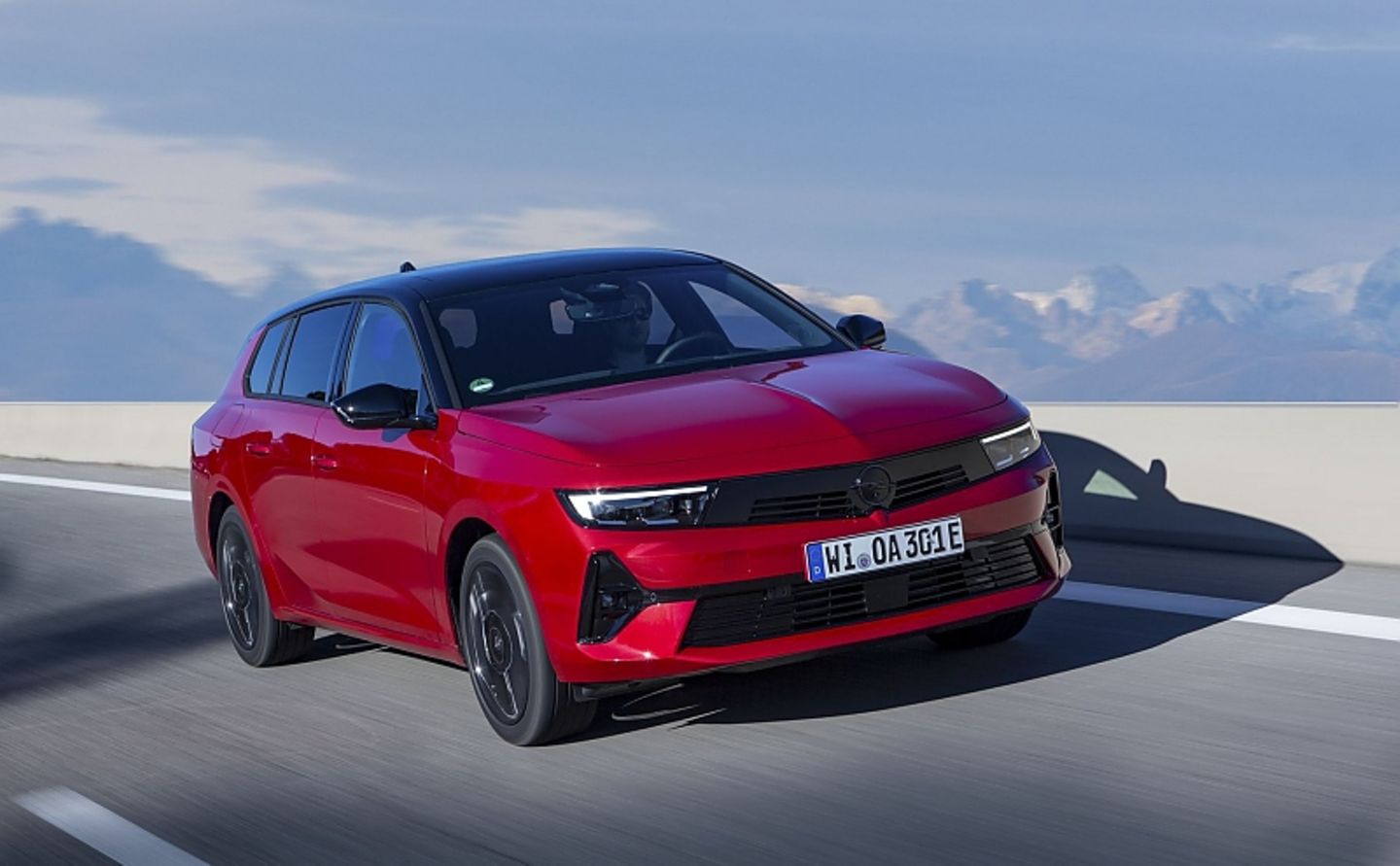 Opel Astra Electric Sports Tourer