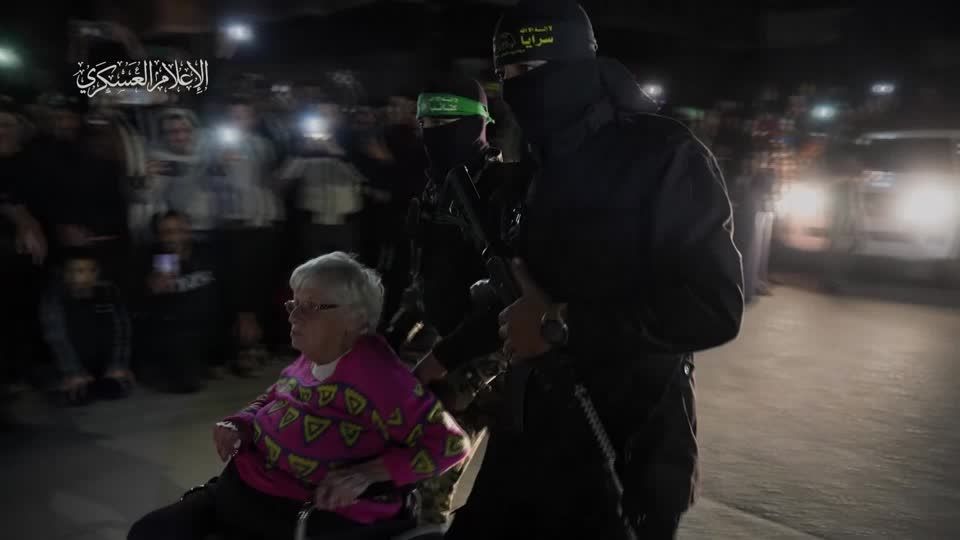 Video: Hamas übergibt weitere zwölf Geiseln an Rotes Kreuz Video: Hamas übergibt weitere zwölf Geiseln an Rotes Kreuz