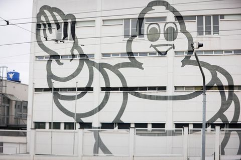 Michelin bekräftigte jedoch, künftig weiter in Deutschland präsent zu sein, unter anderem mit der Produktion von Pkw-Reifen
