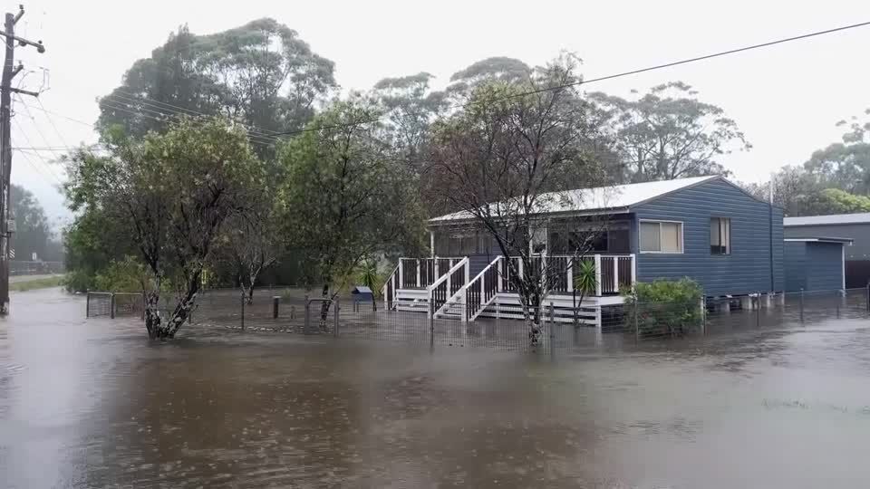 Video: Regen löst Sturzfluten in Australien aus