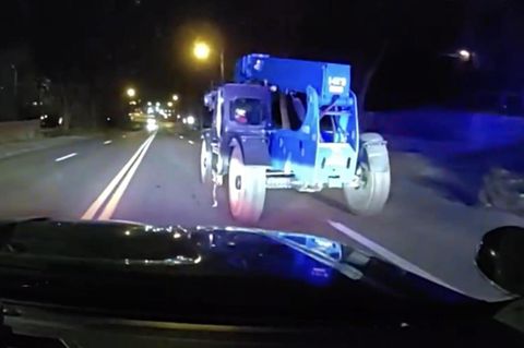Verfolgungsjagd bei 24 bis 32 km/h. Am 25.11.23 hatte ein 12-jähriger in Ann Arbor, Michigan ein Baufahrzeug gestohlen.