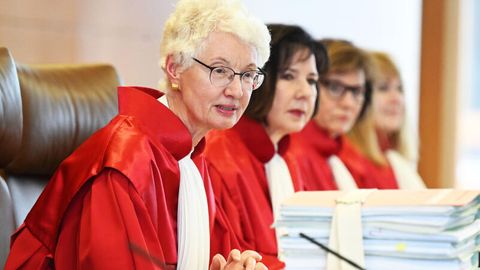 Der Zweite Senat des Bundesverfassungsgericht (l.-r.): Doris König (Vorsitz), Sibylle Kessal-Wulf, Christine Langenfeld, und Rhona Fetzer