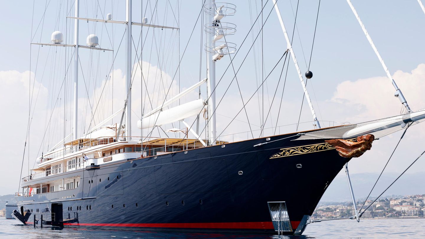 Mega-Yacht "Koru" Jeff Bezos