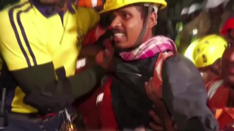 Video: Verschüttete Tunnel-Arbeiter: Rettung durch verbotene Methode