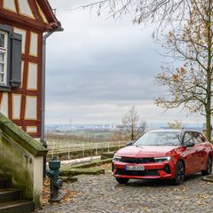 Neues Gesicht: Die Front ist entschlackt und schnittig, die Scheinwerfer mit 168 LED-Elementen leuchten exzellent