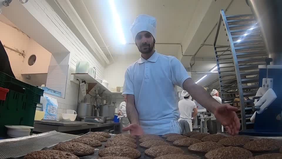 Video: Win-Win-Situation: Migranten arbeiten in bayerisches Bäckerei Video: Win-Win-Situation: Migranten arbeiten in bayerisches Bäckerei