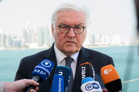 stern-Reporter berichtet: "Das Schicksal deutscher Geiseln muss berücksichtigt werden": So war Frank-Walter Steinmeiers Trip nach Katar