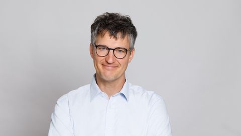 Armin Paasch ist Menschenrechtsexperte bei Misereor und vertritt VENRO, einen Verbund von deutschen Organisationen der Entwicklungszusammenarbeit, beim Bundesarbeitsministerium