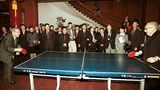 Henry Kissinger spielt Ping Pong mit Li Lanqing