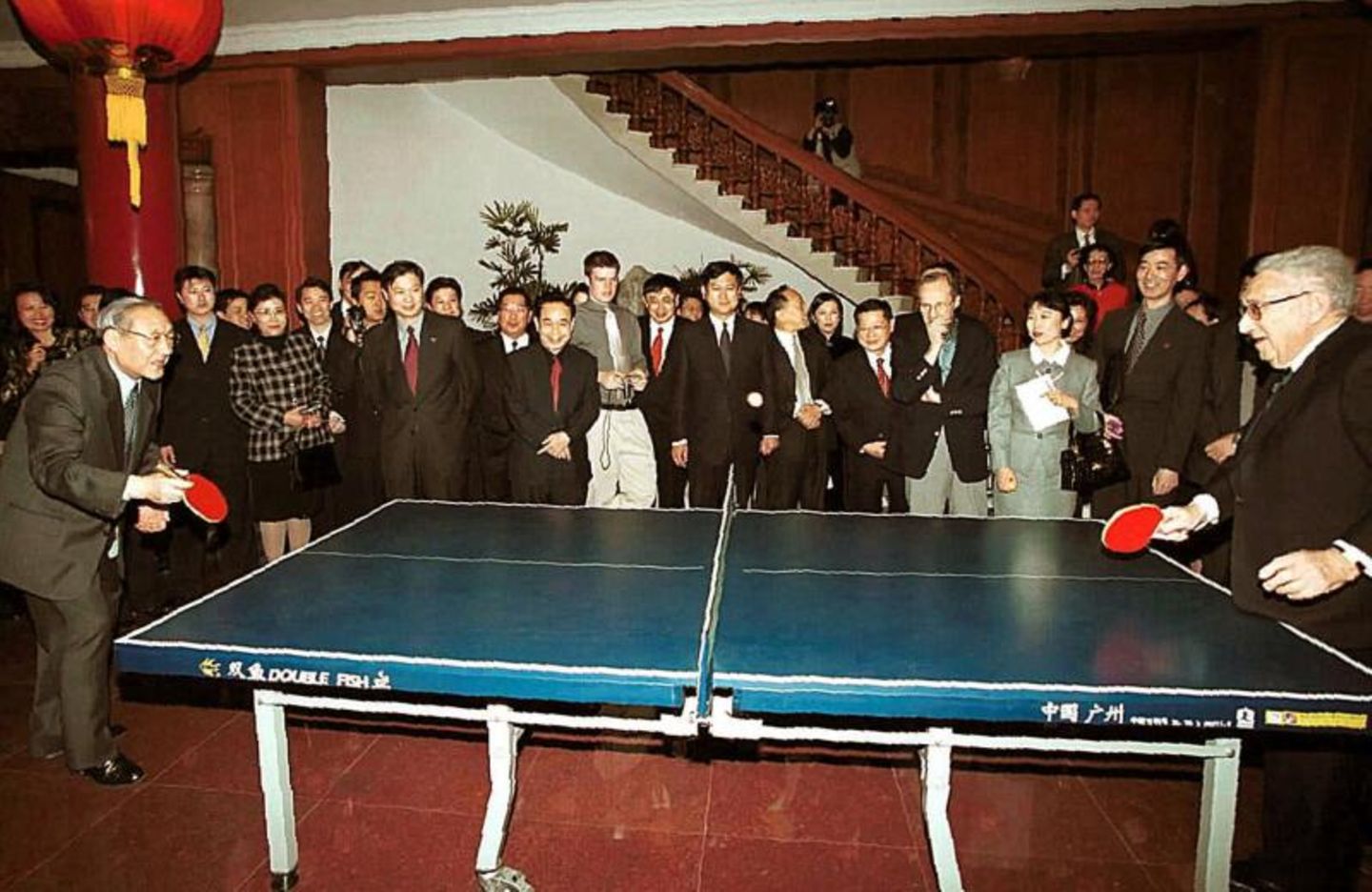Henry Kissinger spielt Ping Pong mit Li Lanqing