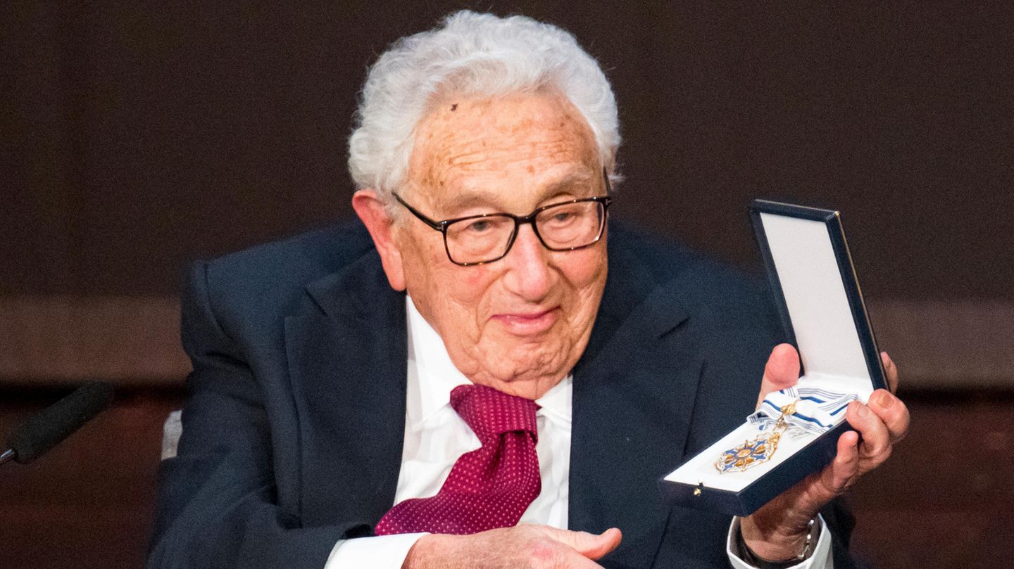 In Fürth überreichte ihm Ministerpräsident Markus Söder den Bayerischen Maximiliansorden