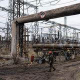 Ukraine: Arbeiter in einem Kraftwerk versuchen, Schäden zu reparieren