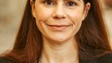 Jessica Lang, 34, Hauptamtsleiterin Maulburg  "Ich mache den Job seit 2020. seither stecken wir nur in Krisen fest. Corona, Inflation, Ukraine, Gasversorgung. Beruflich kümmere ich mich um die Unterbringung der Geflüchteten im Ort. Die Zuweisungen kommen per Mail vom Landratsamt und diese gehen an einen großen Verteiler. Die Benachrichtigung enthält Angaben, wie viele Menschen die Gemeinde zu welchem Datum unterbringen muss. Die Zeiträume bis zur Deadline wurden in letzter Zeit immer knapper. Ich weiß genau, wie viel Wohnraum wir gerade zur Verfügung haben. Viel ist es nicht mehr. Bekommt man dann eine Zuweisung mit einer Familie für sechs Personen, dann kann es oft sein, dass dafür andere Geflüchtete umziehen müssen. Vielleicht Menschen, die gerade erst in eine Wohnung gezogen sind, die man aber in einer kleineren Wohnung unterbringen kann als die sechsköpfige Familie. Außerdem schaut man natürlich, dass man Menschen zusammenlegt, die eine ähnliche Kultur haben. Meine ständige Frage lautet: Wie soll ich Unvorhersehbares planen? Auch Auszüge laufen nicht immer harmonisch ab. Oft wird auch das Umzugsdatum nicht eingehalten, manchmal braucht es polizeiliche Unterstützung. Man muss einfach kalkulieren, dass nichts reibungslos läuft. Bei uns wird es nun eng mit dem Wohnraum. Mit Sicherheit stehen viele Wohnungen im Ort leer, einfach, weil die Bevölkerung keine Mieter haben wollen. Zuletzt haben wir für die Ukrainer einen Aufruf gemacht, da haben sich viele gemeldet, da war die Hilfsbereitschaft noch da. Inzwischen ist die Stimmung eine andere. Die Leute haben viele Sorgen, wollen Arbeiten, finden keinen Kita-Platz, sorgen sich um das Geld. Da ist es klar, dass die Akzeptanz in der Gesellschaft sinkt." 