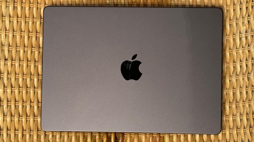 Apple Macbook Pro Schwarz wird zu grau