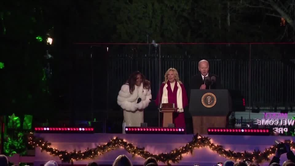 Video: US-Präsident und Ehefrau lassen Weihnachtsbaum vor dem Weißen Haus erstrahlen