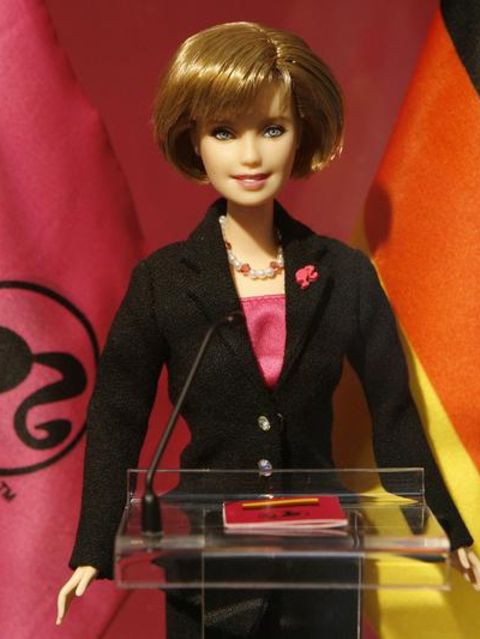 Die Angela-Merkel-Barbie wurde 2009 mit Merkels Einverständnis hergestellt – als Unikat, das nur für die Kanzlerin bestimmt ist. „Es ist nicht unsere Intention, damit Geld zu verdienen, sondern eine reine Anerkennung, dass sie als Frau so Wundervolles erreicht hat“ sagte Mattel-Sprecherin Stephanie Wegener damals.