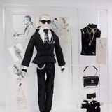 Die Karl Lagerfeld-Barbie mit Sonnenbrille und Schmuck