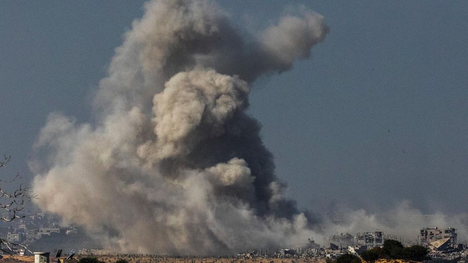 Nahost-Konflikt: Ende der Waffenruhe: Israel nimmt Kampf gegen Hamas wieder auf