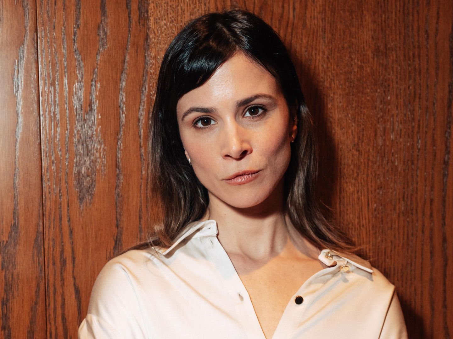 Portrait der Schauspielerin Aylin Tezel