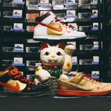 Der Schotte Nate Wallace sammelt seit 2004 Sneaker und dabei speziell den Nike SB Dunk. Das SB steht dabei für die Skateboard-Kollektionen der Marke. Über 1000 SB-Releases gab es bisher weltweit – Wallace besitzt rund 550 Paare, darunter auch die "Money Cat" Dunks aus dem Jahr 2017 in den Varianten High, Mid und Low.