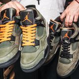 Andre Ljustina gehört zu den bekanntesten Sammlern und Resellern in Los Angeles. In seiner Kollektion befinden sich unter anderem die Nike Air Jordan 4 "Undefeated" aus dem Jahr 2005. Angefangen hat alles mit einem Paar Nike SB Dunks Low "Paris", die er 2003 für 1200 Dollar auf eBay anbot. Niemand glaubte, dass Ljustina die Schuhe zu diesem Preis würde verkaufen können – doch der Hype um die SB-Kollektion war so groß, dass sie binnen einer Stunde weg waren. Inzwischen betreibt Ljustina den Onlineshop "Project Blitz" und zählt Superstars wie Beyoncé, Jay-Z, Drake und Travis Scott zu seinen Kunden.