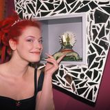 Die Karriere von Enie van de Meiklokjes begann 1996 als Moderatorin bei Viva. Seiher ist sie aus dem deutschen Fernsehen nicht mehr wegzudenken. Zunächst wechselte sie zu RTL 2, ist seither aber auch auf unzähligen anderen Kanälen zu sehen gewesen, darunter ARD, ZDF, Arte, Sat.1, RTL und Vox. 